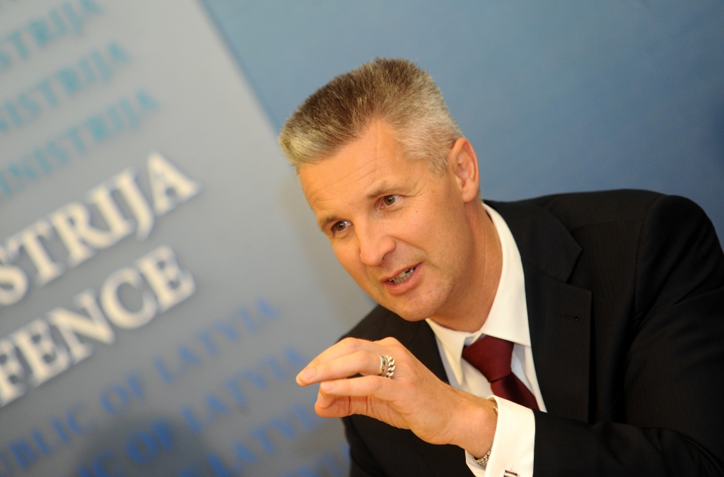 Pabriks: NATO turpinās nosodīt Latviju