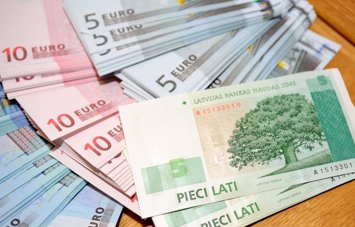 Pārejot uz eiro, minimālā darba alga nemainīsies