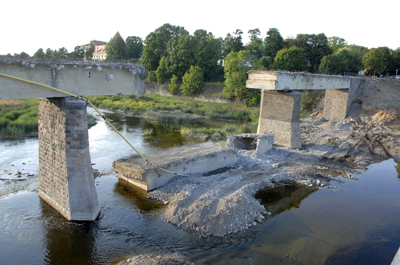 Sākta Mūsas tilta demontāža