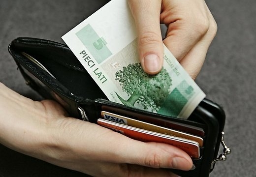 Alga «uz rokas» sasniegusi 2007.gada līmeni
