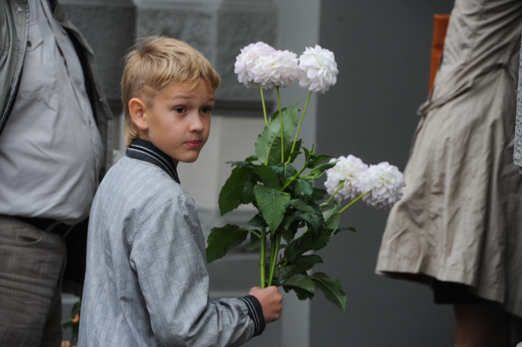 FOTO: Skolēni sāk jauno mācību gadu