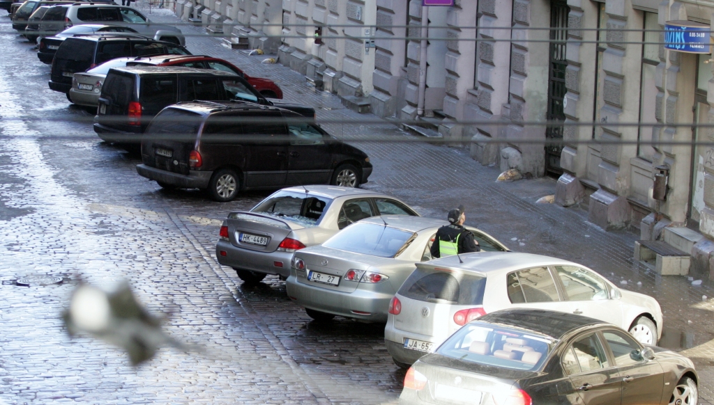 Arhitekts: atstāt automašīnu zem dzīvokļa logiem pilsētas centrā ir izlepis dzīvesveids