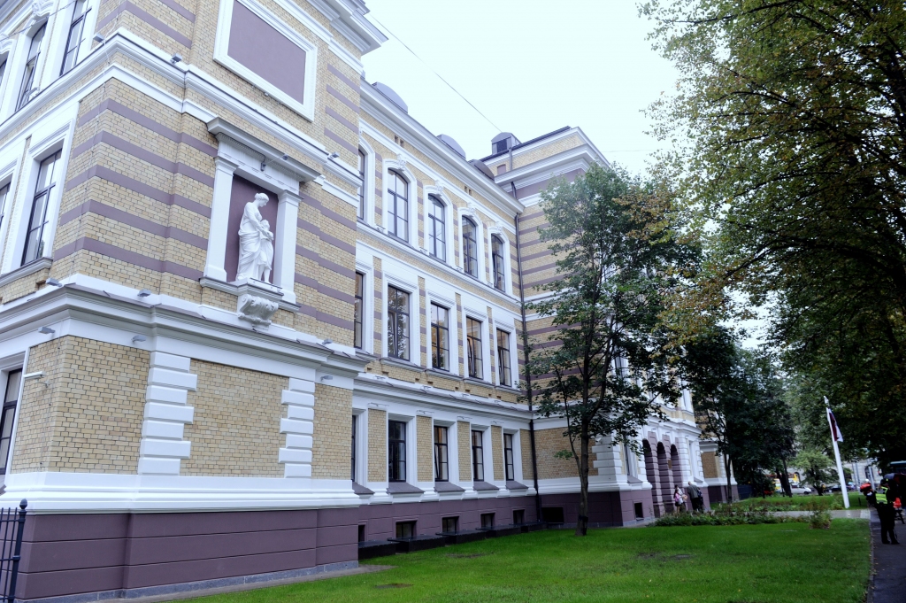 Ieguldot 4,3 miljonus, Rīdze jauno mācību gadu atsāk restaurētā ēkā