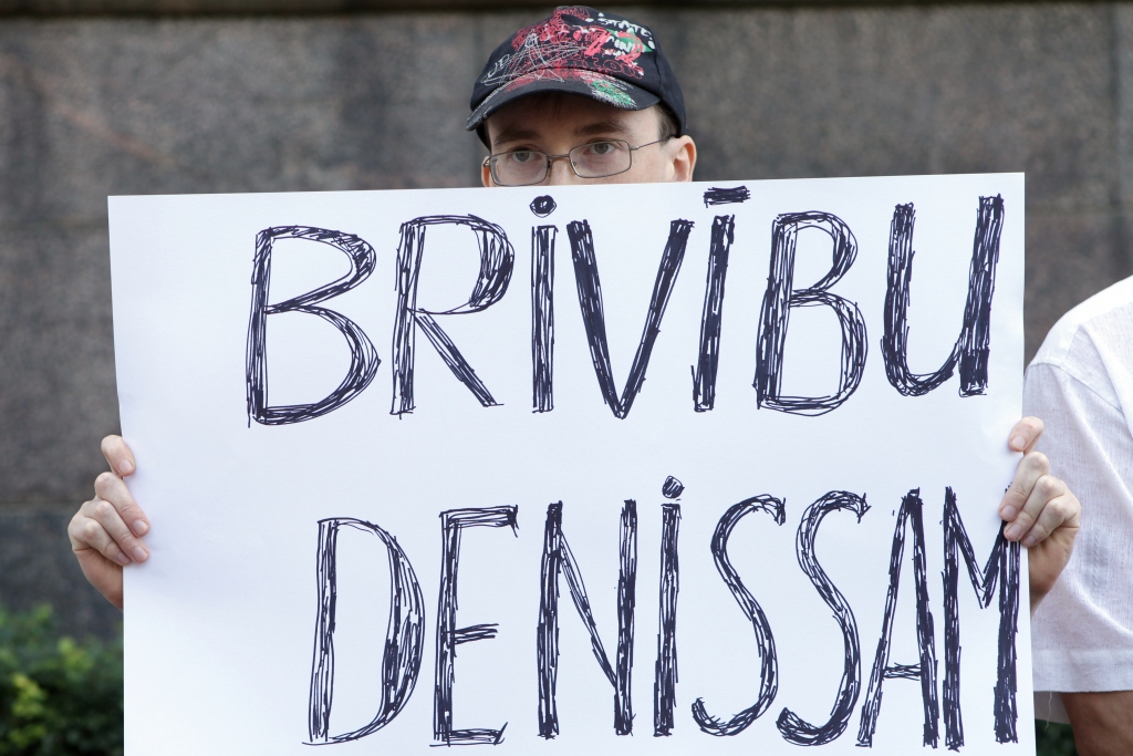 Advokāts: Ja Čalovski neatbrīvos līdz decembra sākumam, būs pamats jaunām sūdzībām tiesā