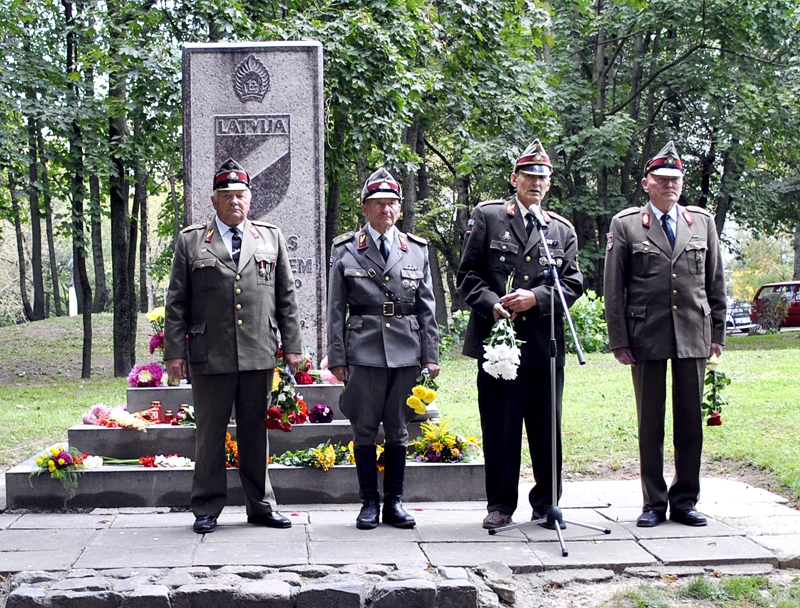 Iedzīvotāji godina Bauskas aizstāvju piemiņu
