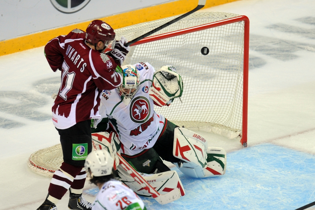 papildināts (21:51) - Rīgas Dinamo neizmanto daudzās iespējas un piekāpjas Kazaņas Ak Bars hokejistiem