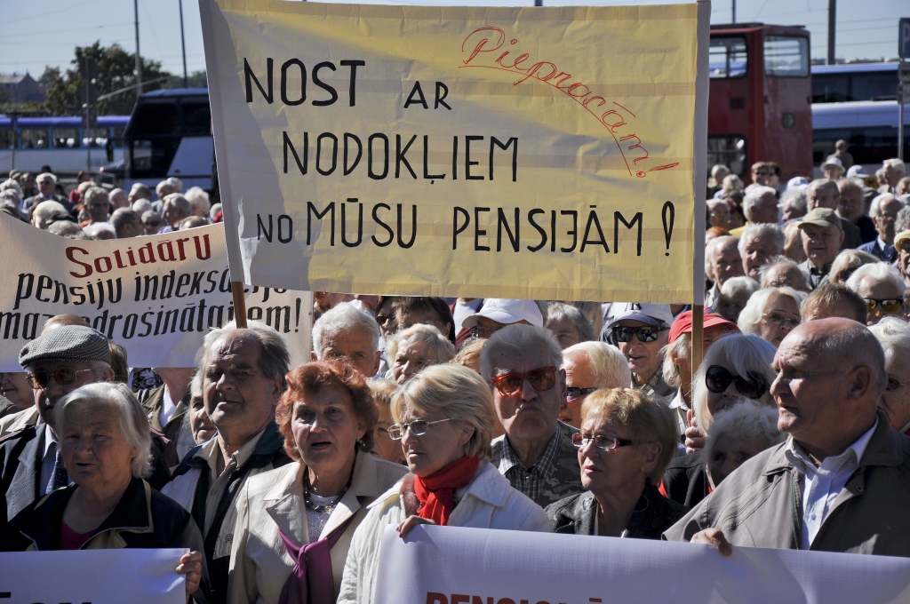Izstrādās pensionāru iztikas minimuma grozu