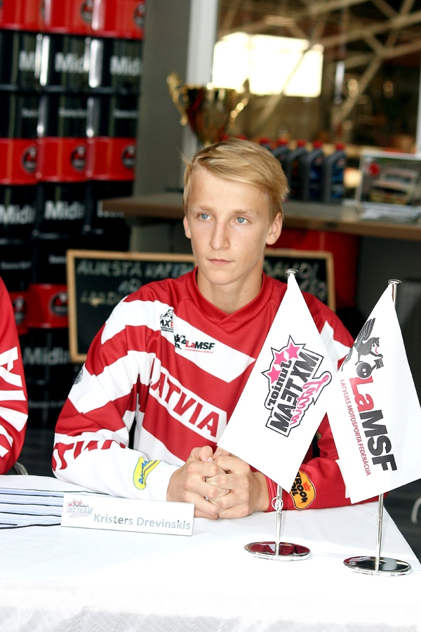Motokrosā izcīna godalgas