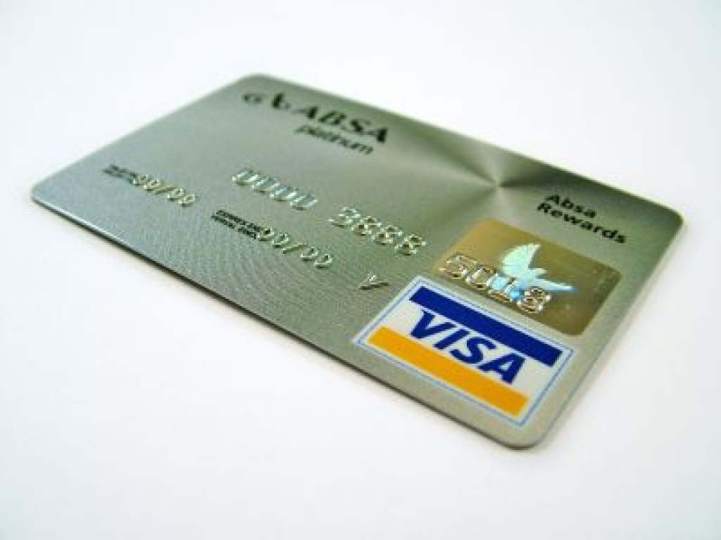 Tehniskas kļūdas dēļ daļai Visa maksājumu karšu nauda noņemta divreiz
