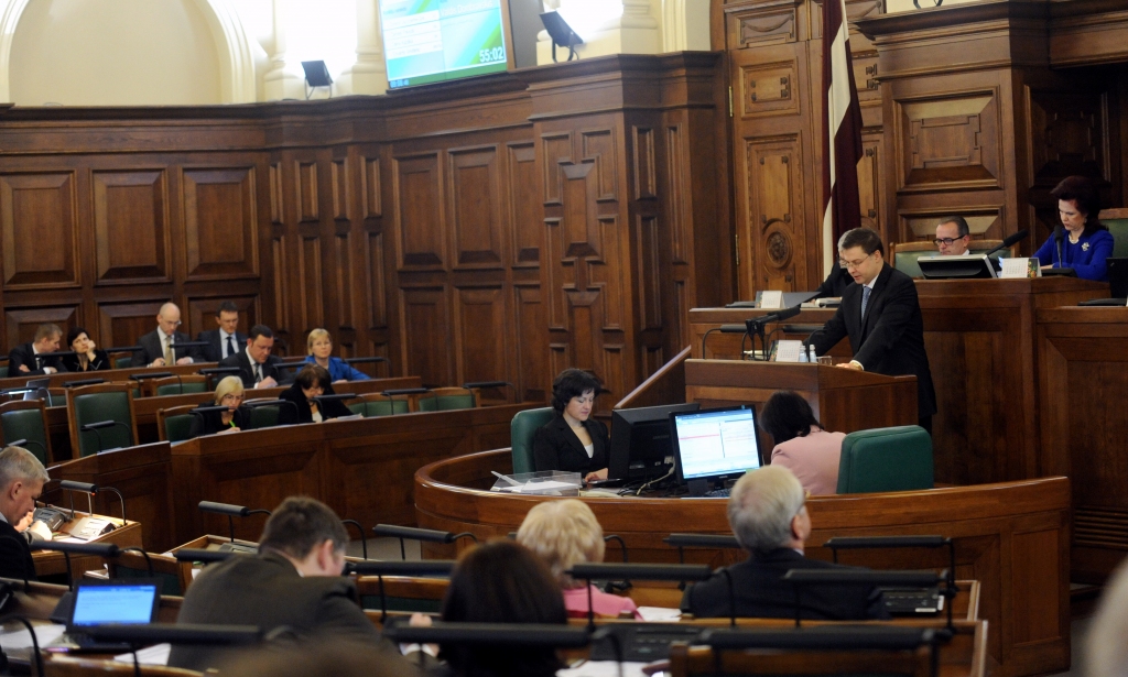 Partijas sāk apmainīties ar politiskajiem signāliem