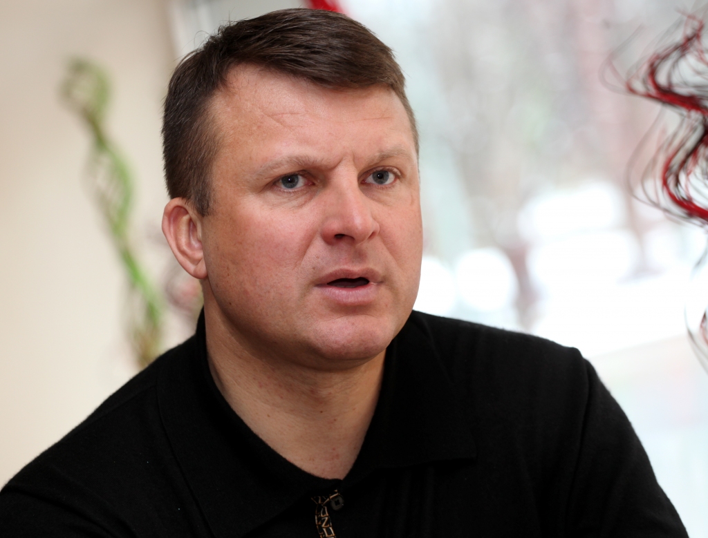 Šlesers par uzturēšanās atļaujām: NA sāk izturēties kā nacisti