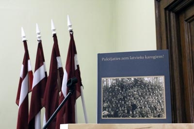 Bauskas novada izglītības iestādēm dāvina grāmatas par strēlniekiem