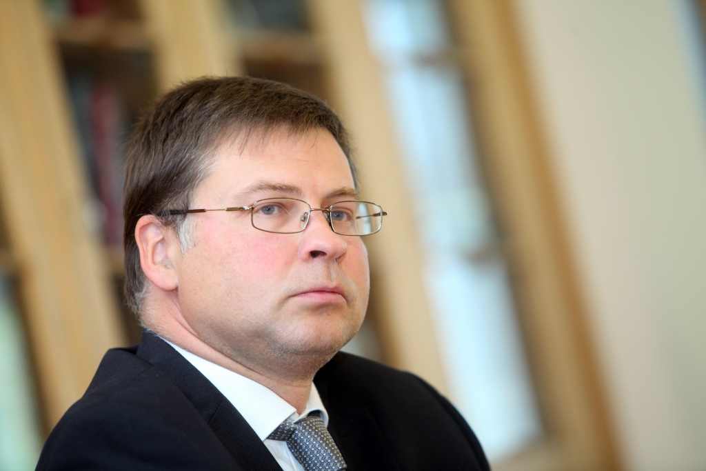 Dombrovskis: fiskālā telpa iztērēta 2014. un 2015. gadam