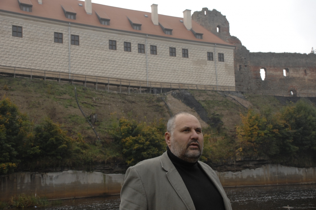 Bauskas pils muzeja direktoru Māri Skani apbalvo ar Triju Zvaigžņu ordeni