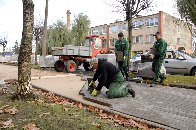 Labiekārto pilsētas ēku apkārtni