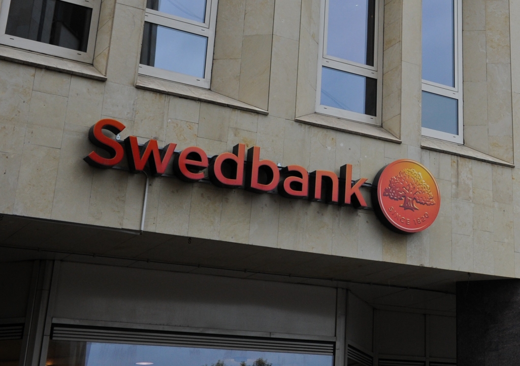 Swedbank vairākiem klientiem bloķē pieeju internetbankai
