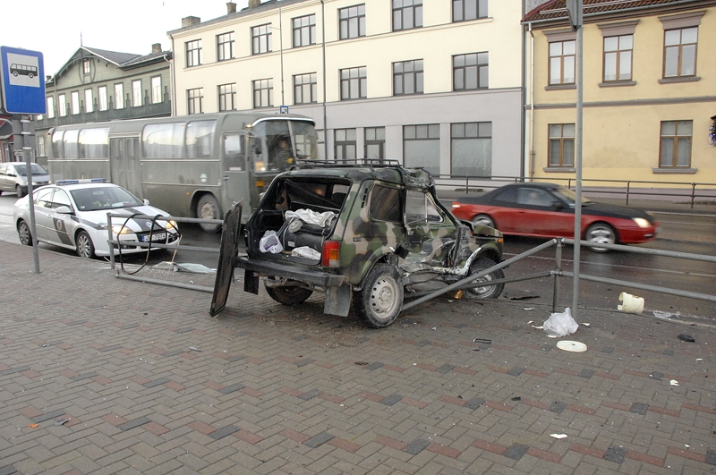 Avārijā bojāti trīs auto