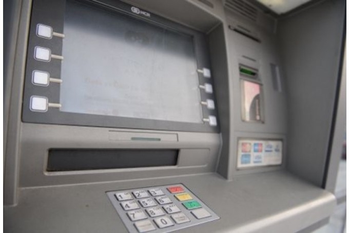 Vairāk nekā 90% skaidras naudas iemaksu notiek bankomātos