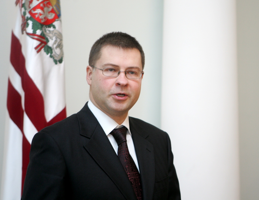 Dombrovskis Ziemassvētkos novēl sajust mieru un atbalstu