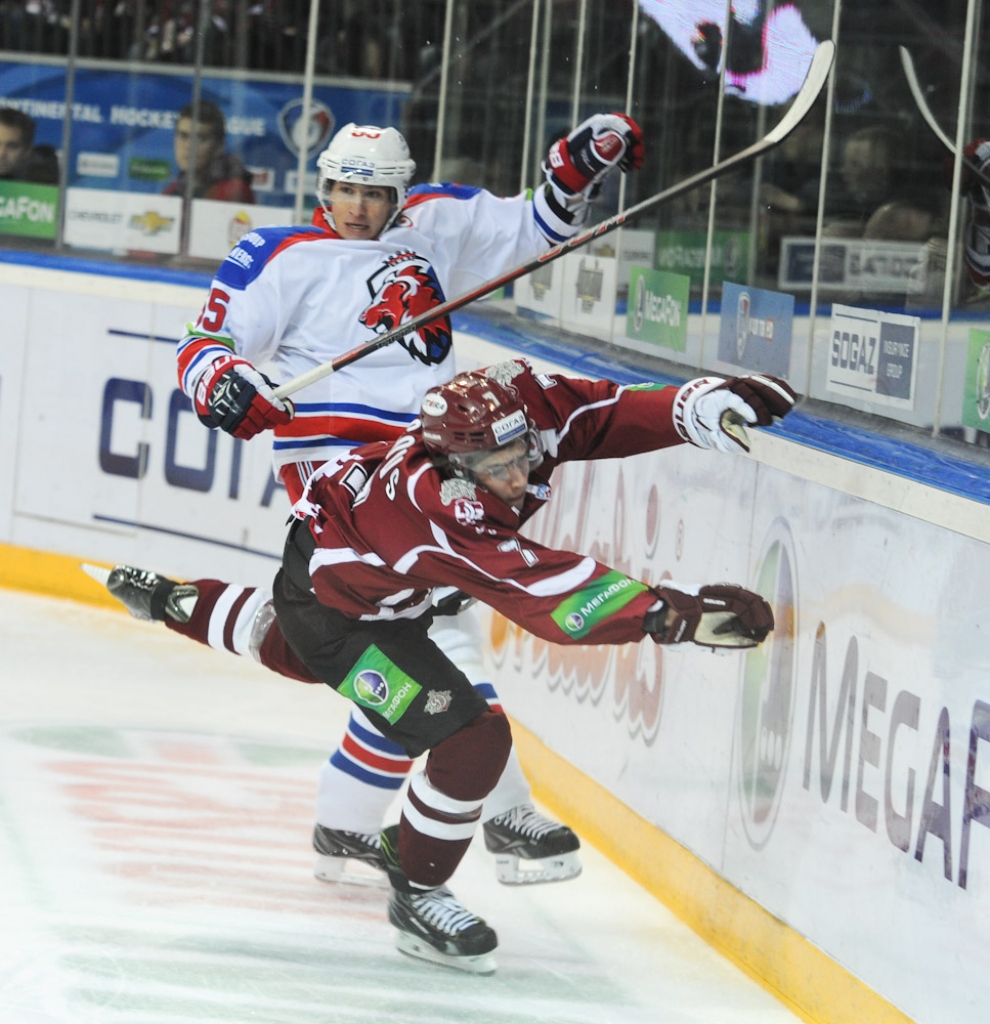 Rīgas Dinamo sezonu atsāk ar zaudējumu bullīšos Prāgas Lev (+FOTO, VIDEO)