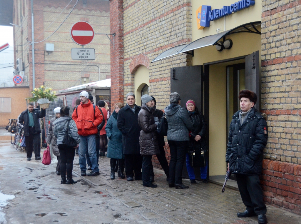 Juriste: Rīdzinieku kartes ir nelikumīgas; lūdz sākt kriminālprocesu pret Ušakovu