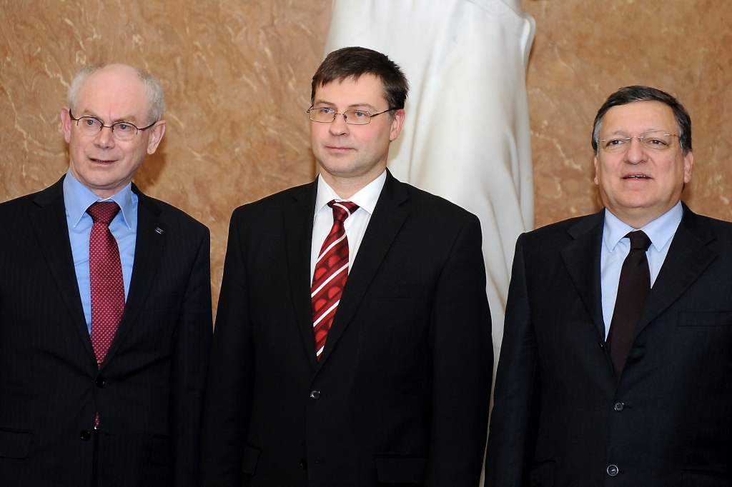ES augstākās amatpersonas noņem cepuri Latvijas priekšā