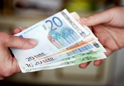 Lats zaudē maksāšanas līdzekļa statusu, norēķini turpmāk - tikai eiro