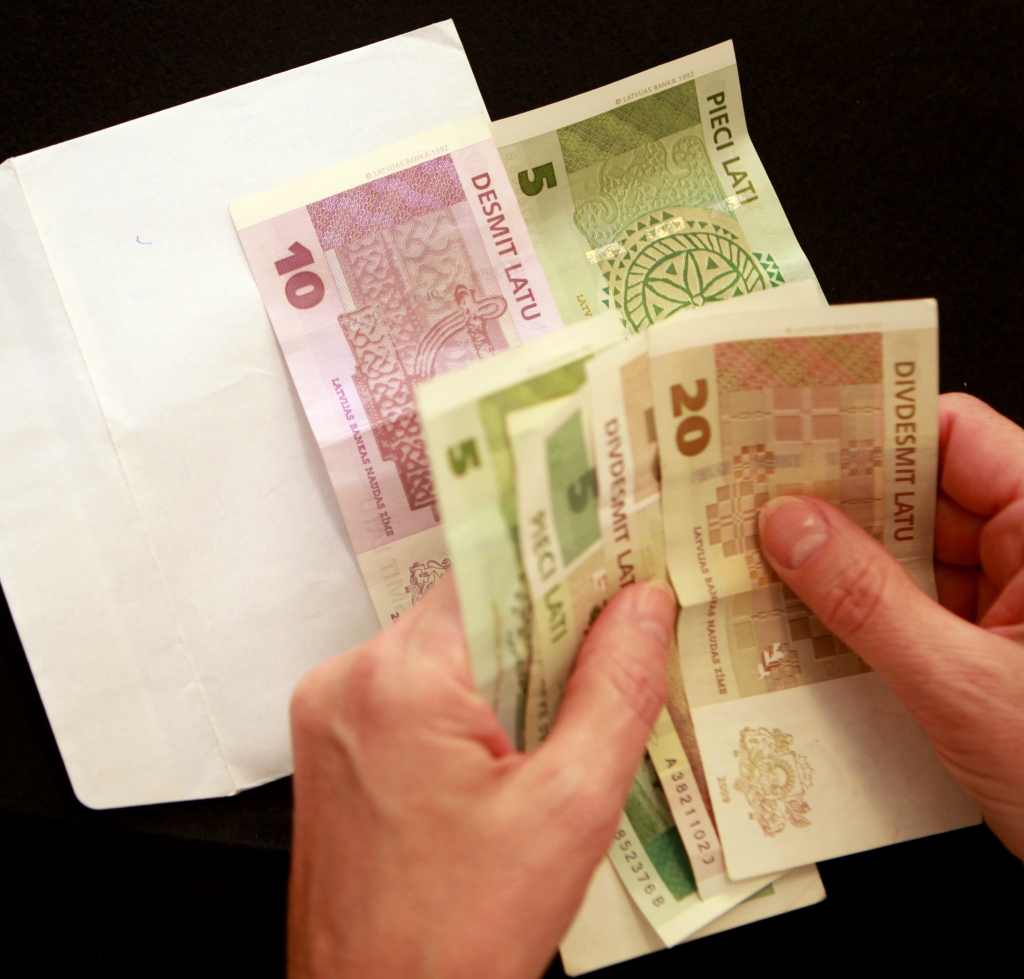 KNAB par kukuļošanu Rīgas domes Satiksmes departamentā pie atbildības vēlas saukt 18 personas