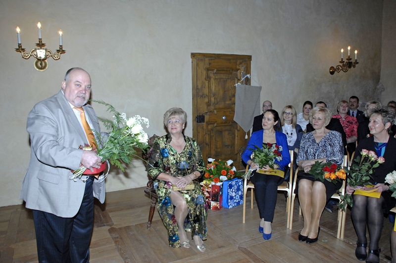 FOTO: Bauskas 2. vidusskolas direktori godina dzīves un darba jubilejā