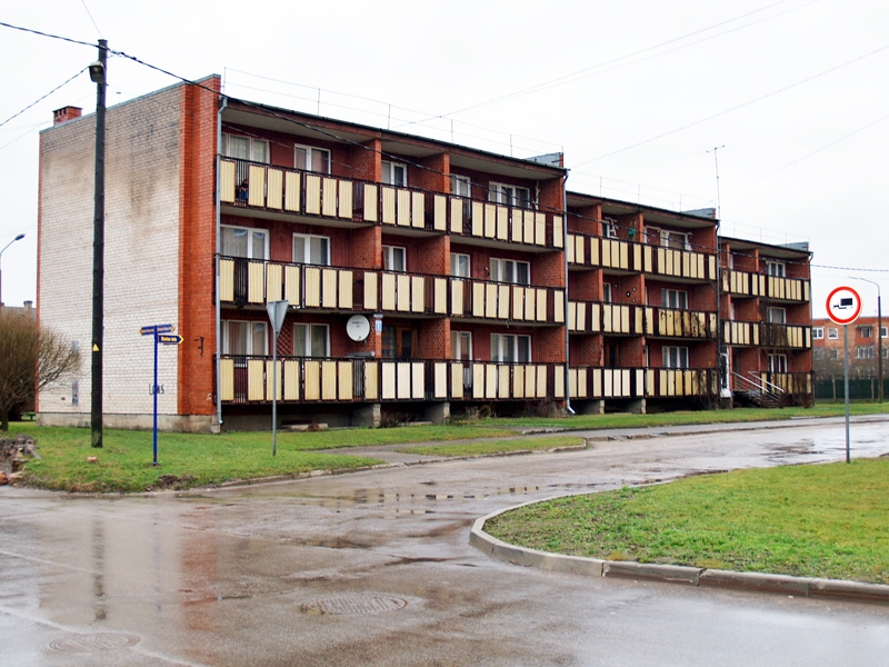 Māte ar trim bērniem var zaudēt dzīvokli