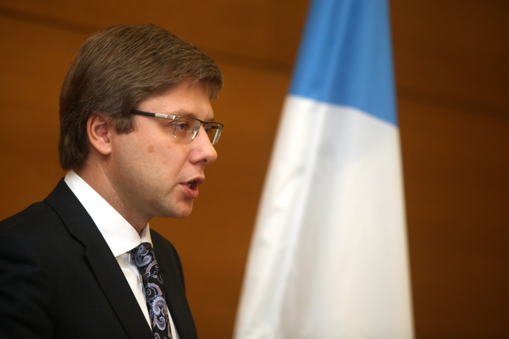 Ušakovs gaida jauno ekonomikas ministru, lai dotos runāt
