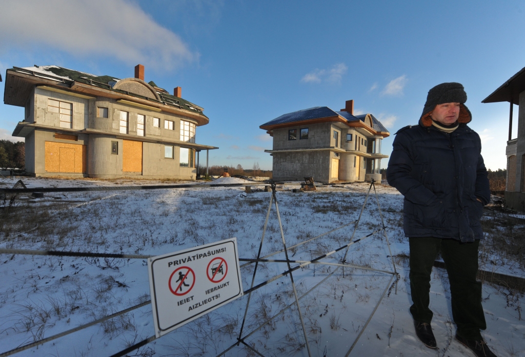 Aizņemoties no bankas 350 000 eiro, zaudē pusotru miljonu eiro vērtu īpašumu