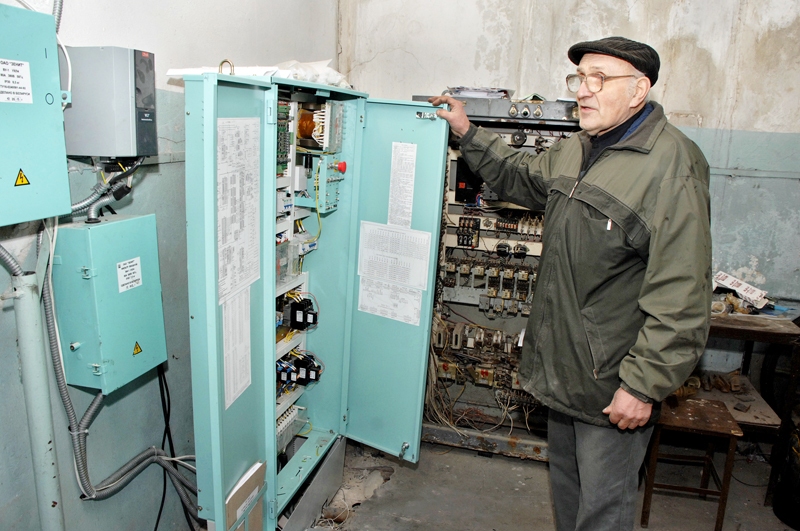 Iecavas deviņstāvu mājās pieregulē jaunos liftus