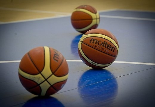 Basketbolā divi zaudējumi
