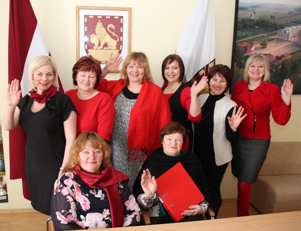 7. februārī sievietes aicina tērpties - sarkanā