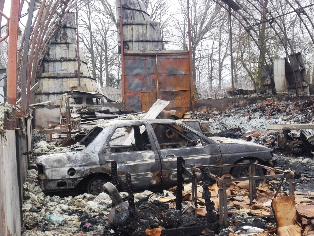 Gailīšos sadeg angārs ar trim automašīnām