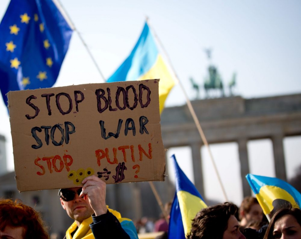 ES vienojas par Krievijas sankciju projektu; ja tas nelīdzēs, sankcijas iespējamas arī pret Putinu