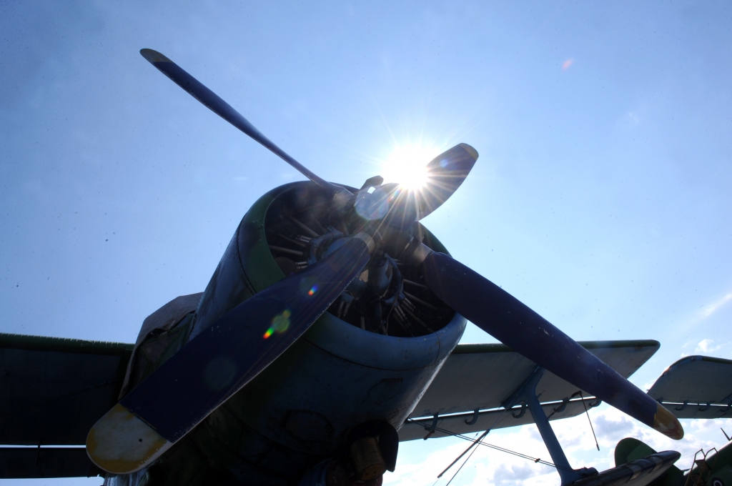 Latgalē privātās lidmašīnas avārijā nopietni savainots pilots