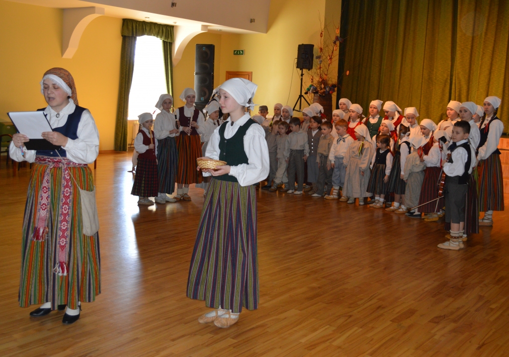 Folkloristi no visas Zemgales tiekas Iecavā