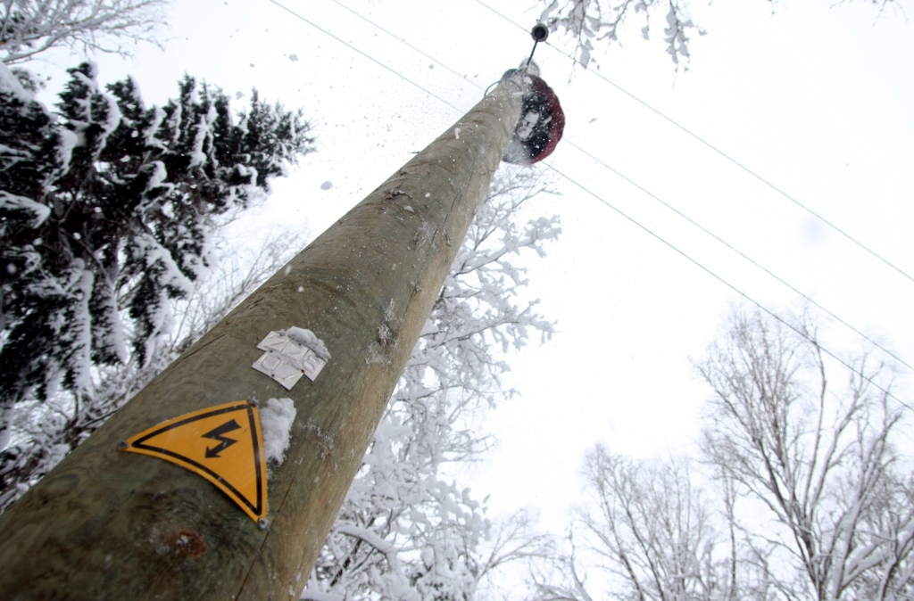 Bez elektrības vēl ap trīs tūkstošiem mājsaimniecību Kurzemē un Pierīgā
