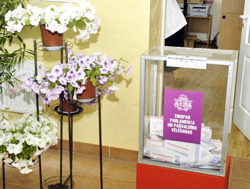 Veido vēlēšanu iecirkņu komisijas