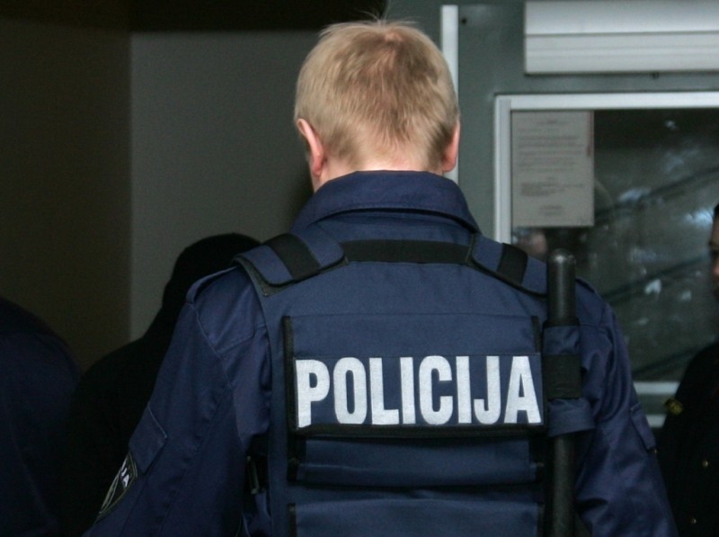 Pārdevēja nepilngadīgajam pārdod alu