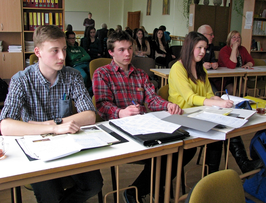 Bauskas novada skolēni diskutē par Latvijas vēsturi