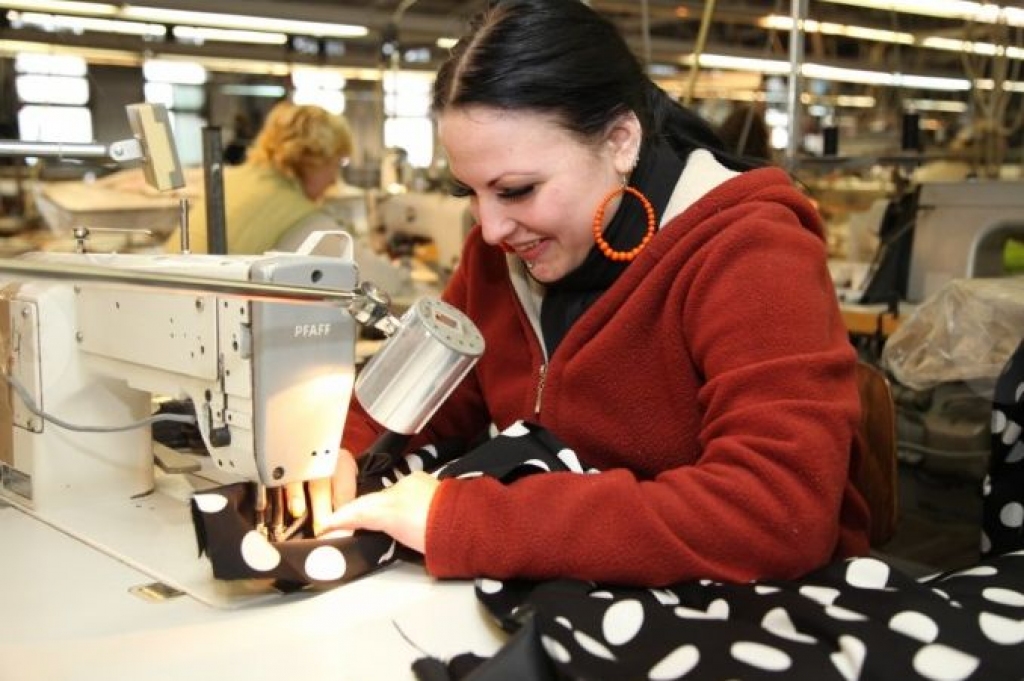 Gulbenē ar preču zīmi «Ražots Latvijā» šuj kleitas vācu tirgum