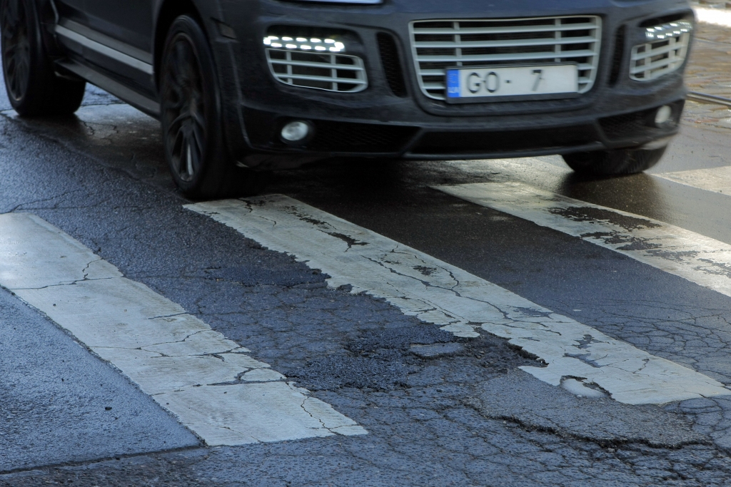 LCB: nav saprotams, kur paliek iemaksātā autoceļu lietošanas nodeva