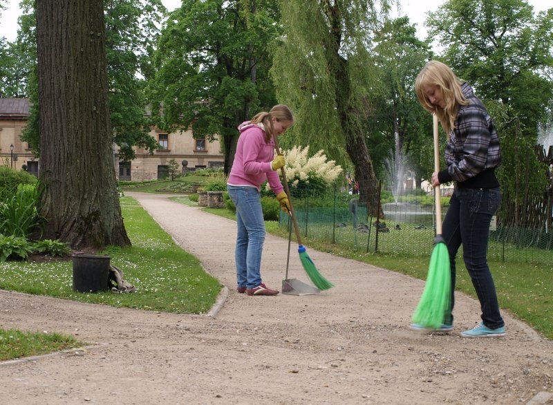 Aicina pieteikt Iecavas novada skolēnus darbam vasarā