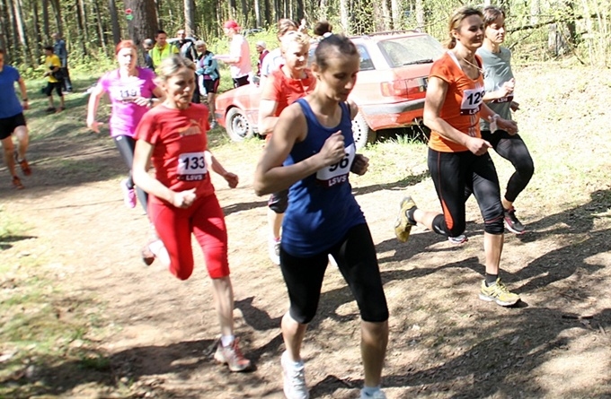 FOTO: Latvijas sporta veterānu pavasara kross aizrit Bauskā