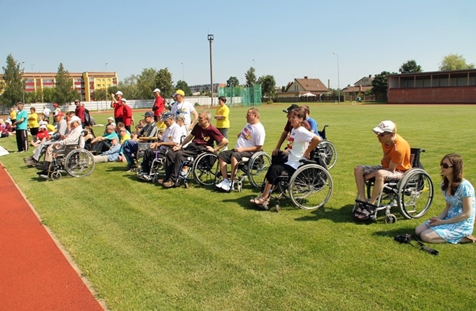 FOTO: Bauskā aizvada invalīdu sporta svētkus