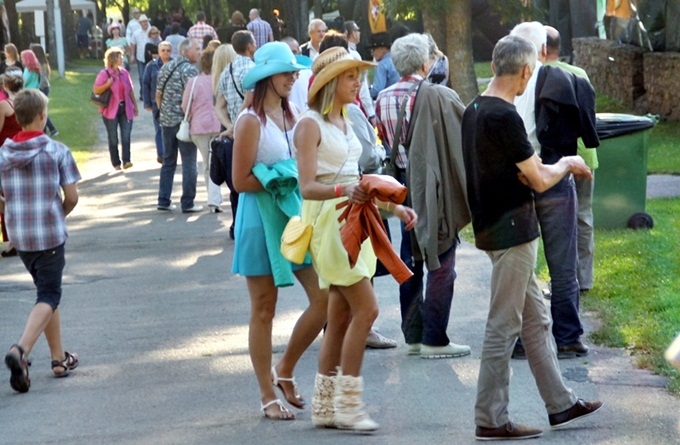 FOTO: Kantri festivāla pirmās dienas mirkļi
