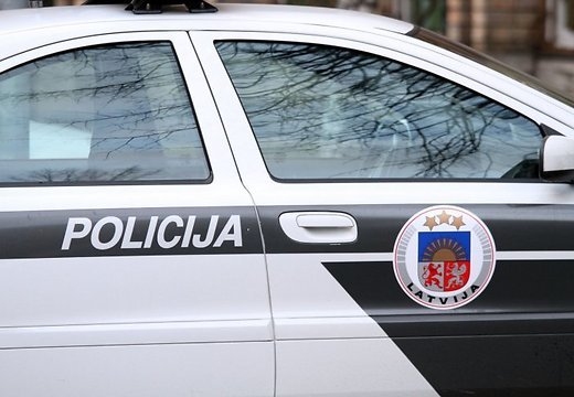 Iebrauc pretējā joslā